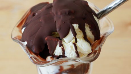 Cobertura de chocolate que endurece no sorvete 3 tres ingredientes